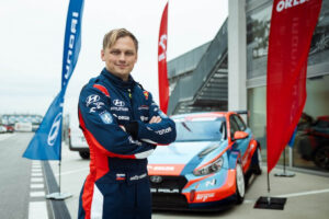 Senčan Maťo Homola mieri za obhajobou titulu v pretekoch automobilov do vrchu