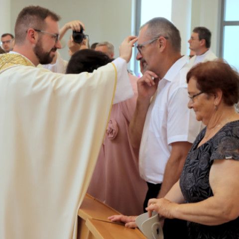 Novokňaz Jakub Jurkovič slávil v Senici primičnú svätú omšu