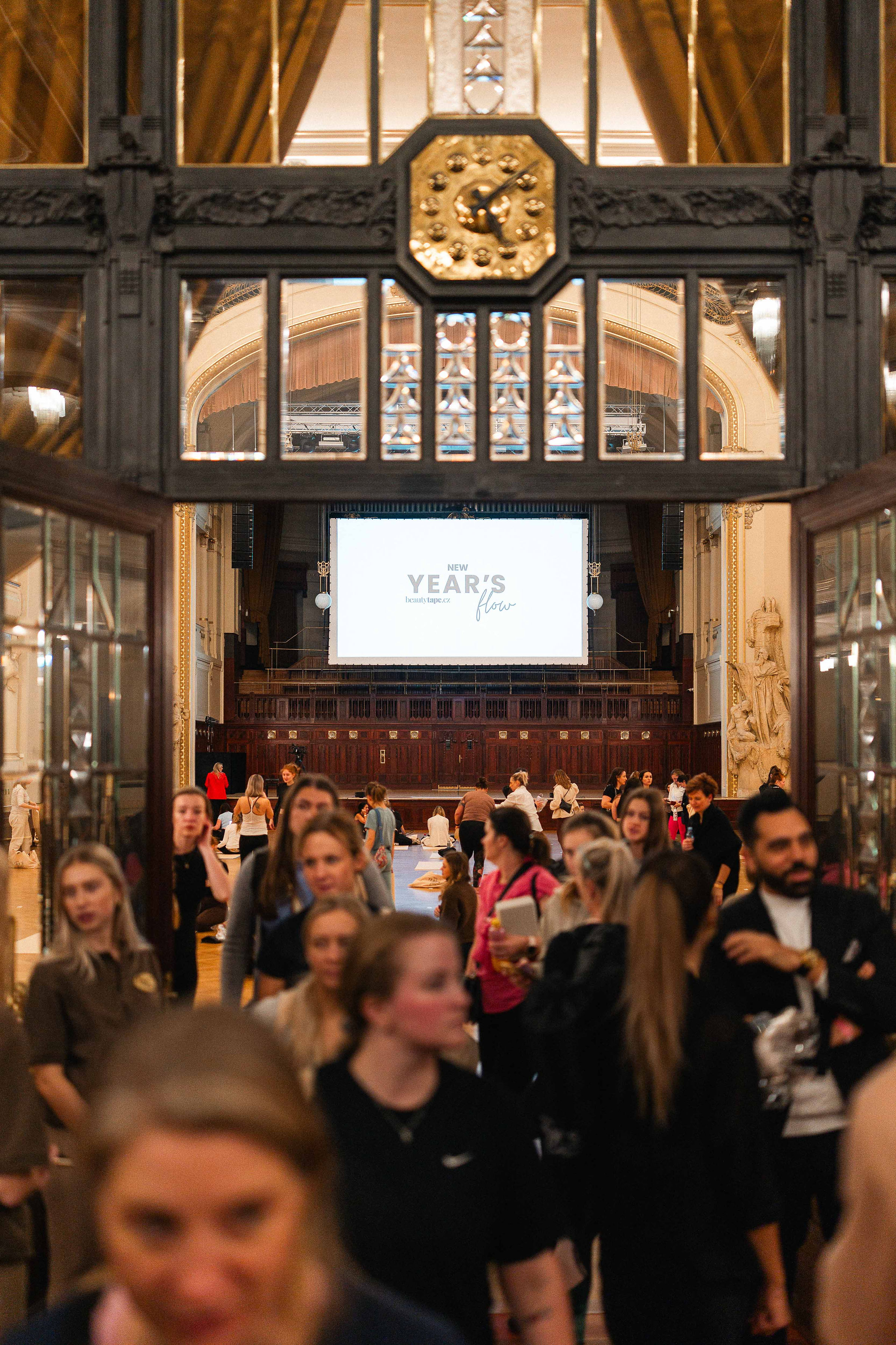 New Year’s Flow: Jóga & Beauty festival naplnil Obecní dům