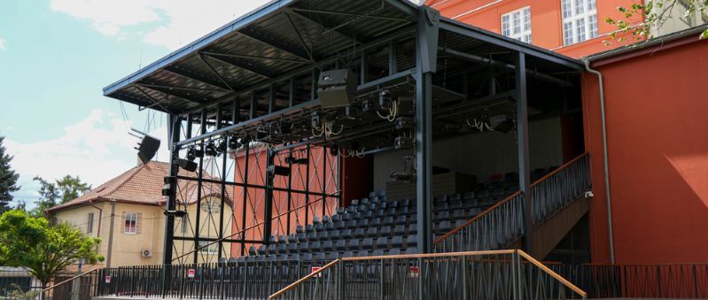 Městské divadlo Kladno má novou letní scénu. Provoz zahájí v září