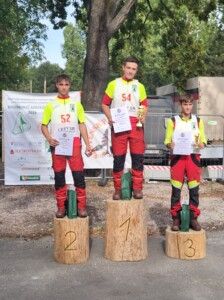 DREVORUBAČ AGROKOMPLEXu