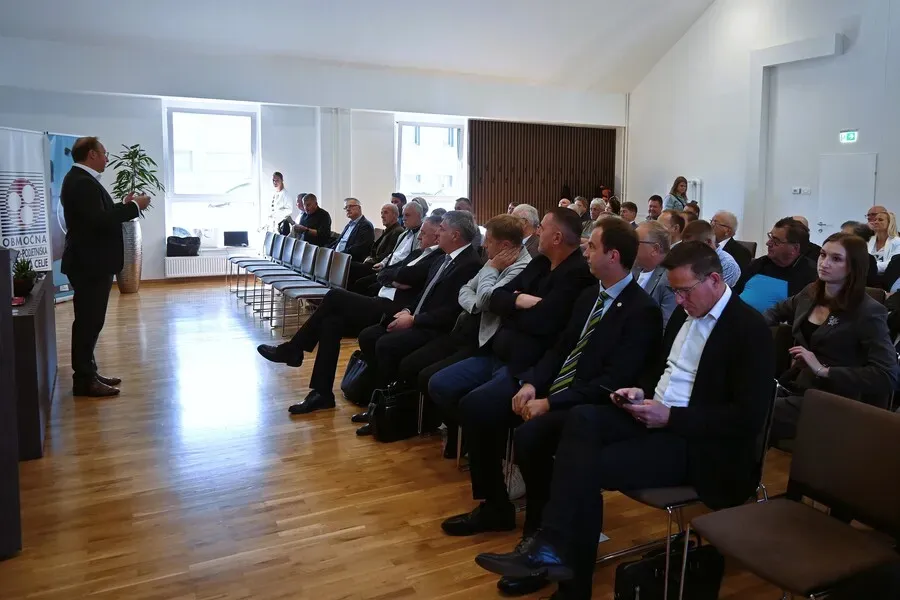 Branimo ukrepe, ne politike
