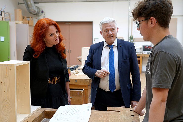 LRin Hagele: „Duale Ausbildung sichert Fachkräfte von morgen“