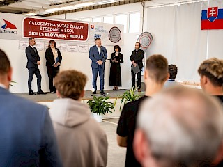 Robert Fico: Za minútu nájdete desať právnikov, ale jedného remeselníka hľadáte desať dní