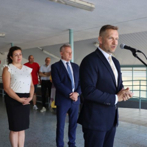 Školákom dnes začínajú prázdniny