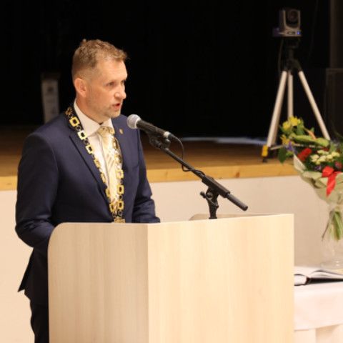 Slávnostné zastupiteľstvo vzdalo poctu Jánovi Petrovi a Miloslavovi Chomovi
