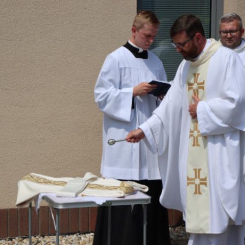 Novokňaz Jakub Jurkovič slávil v Senici primičnú svätú omšu