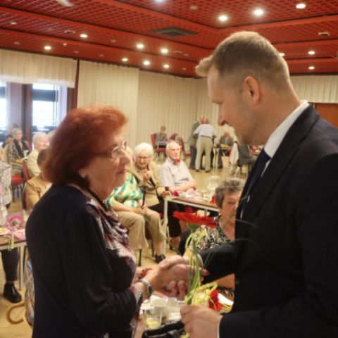 Mesto Senica s úctou privítalo svojich tohtoročných jubilantov