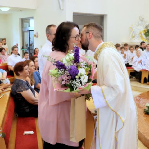 Novokňaz Jakub Jurkovič slávil v Senici primičnú svätú omšu