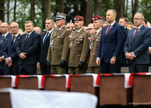 Ceremonia pogrzebowa żołnierzy NSZ ze Zgrupowania kpt. Henryka Flamego „Bartka”