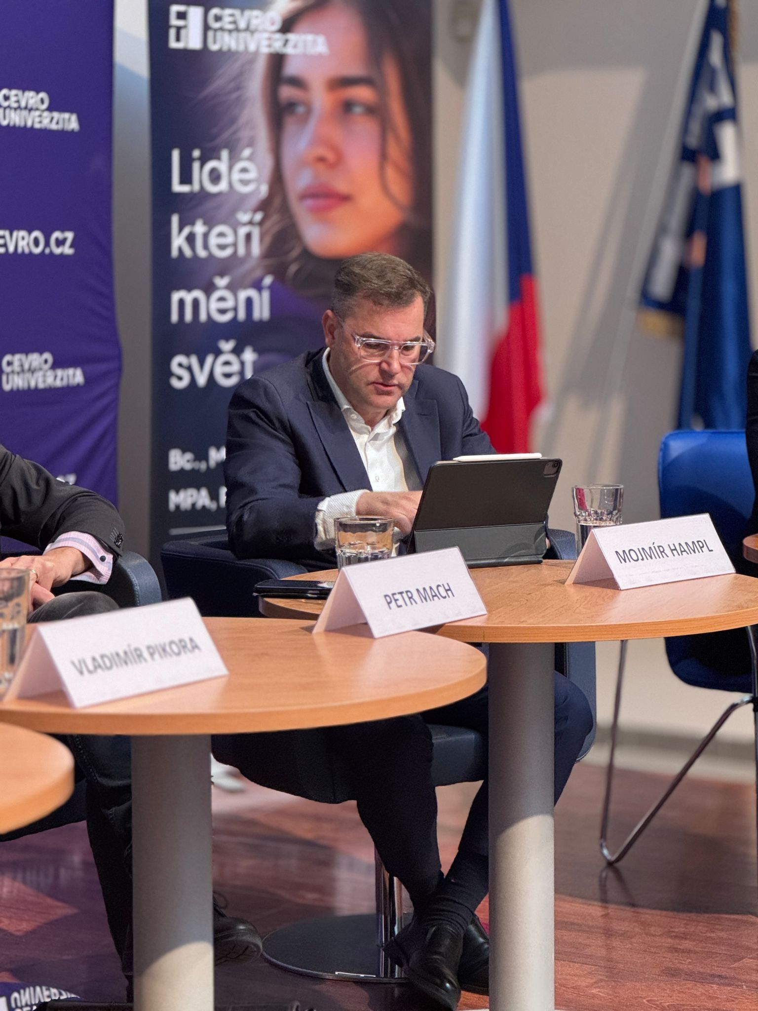 Politici a ekonomové se na CEVRO Univerzitě střetli nad státním rozpočtem