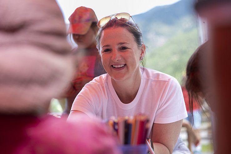 Gelungenes Familienfest im Ötzi-Dorf & Greifvogelpark Umhausen