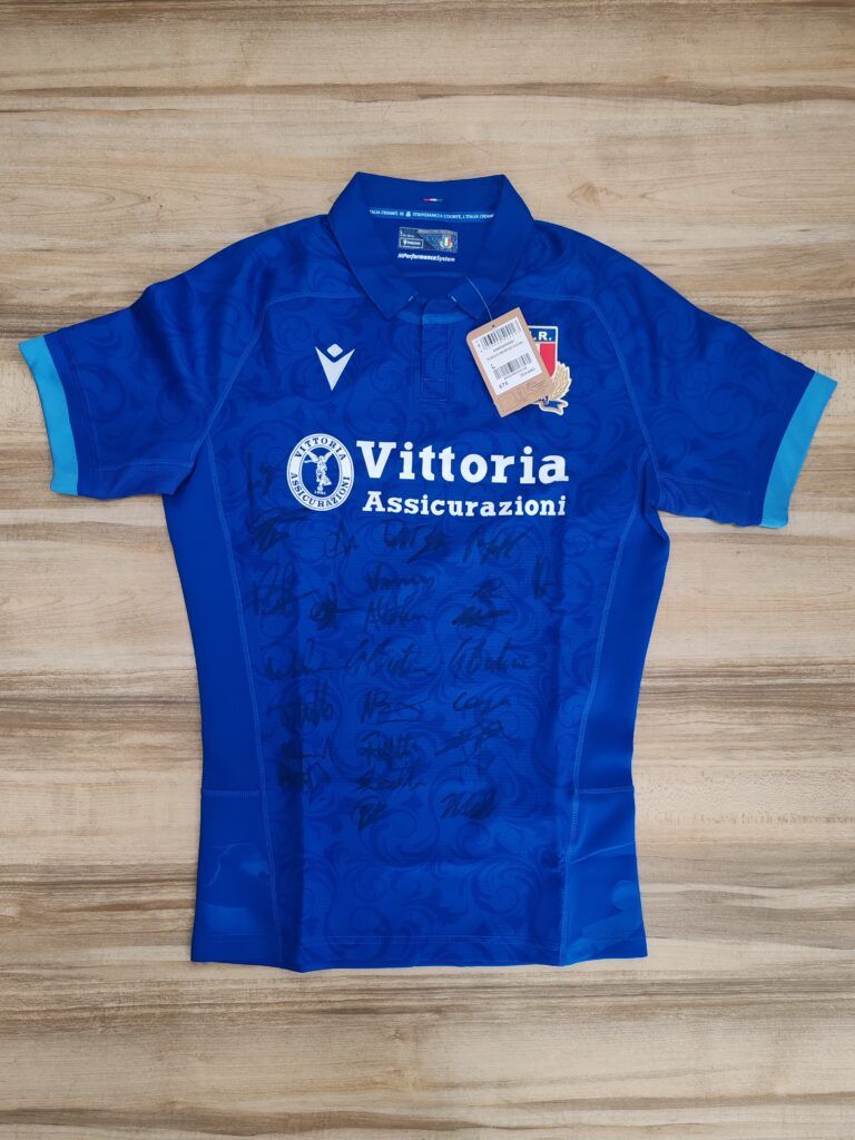 Rugby e solidarietà: all’asta le maglie della storica vittoria azzurra a sostegno del Policlinico Gemelli