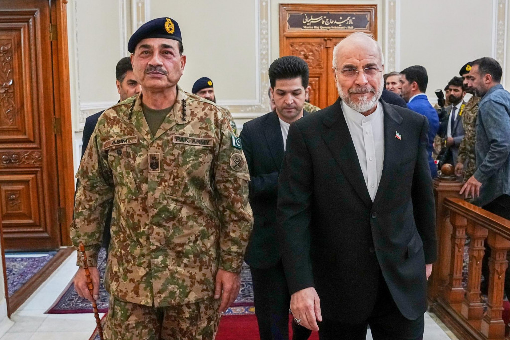 Pakistanský premiér Šaríf hovoril s Pezeškijánom, o prípadných rokovaniach Iránu a USA sa však nezmienil