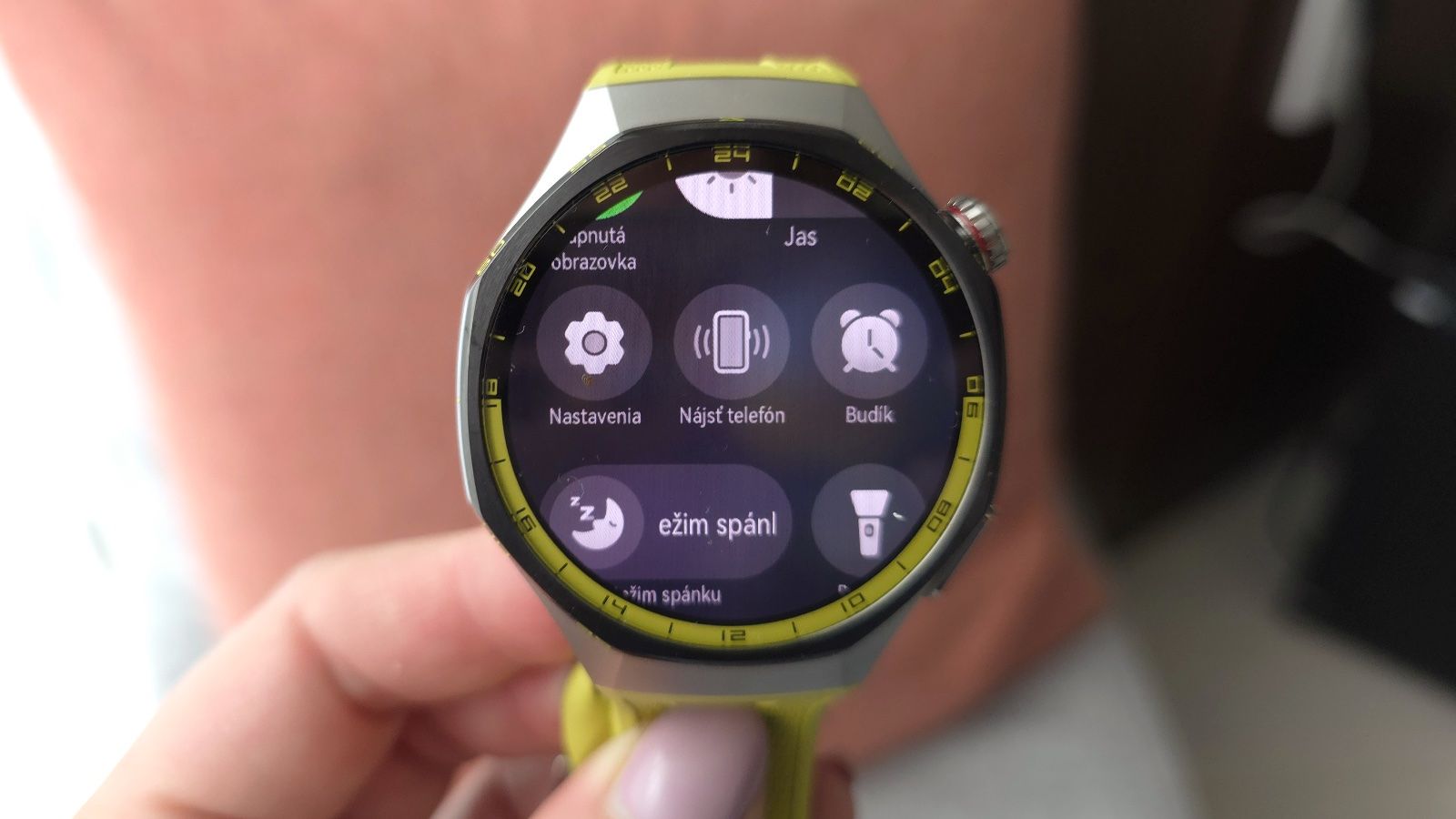 Recenzia Huawei Watch GT 7 Pro: Titán, zafír a dva týždne bez nabíjačky