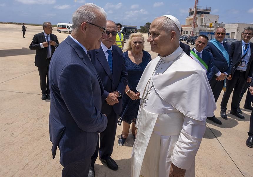 Il Sottosegretario Mantovano a Lampedusa per la visita di Papa Leone XIV