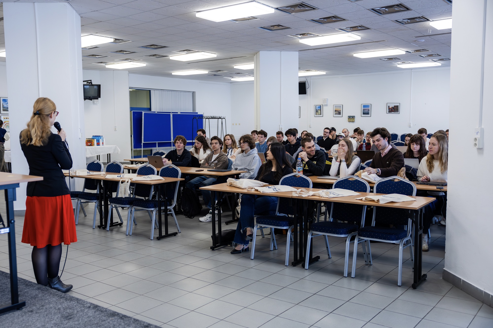 Projekt Central Europe Connect už po pätnásty raz prepája študentov ekonomických univerzít z Bratislavy, Viedne a Varšavy