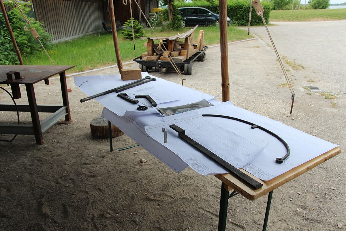 Kunstschmiede helfen am Römerzentrum Schlungenhof