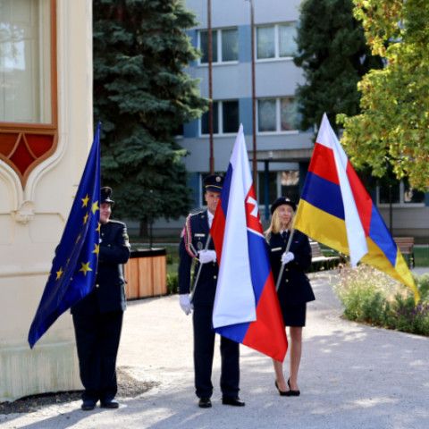 Slávnostné zastupiteľstvo vzdalo poctu Jánovi Petrovi a Miloslavovi Chomovi