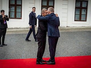"V4 JE OPÄŤ ŽIVÁ" - predsedovia vlád krajín V4 rokovali na Bratislavskom hrade aj s írskym premiérom