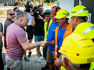 Robert Fico o ľuďoch pracujúcich vo vysokých teplotách: Robiť v týchto podmienkach je niekedy na hranici hrdinstva