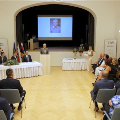 Slávnostné zastupiteľstvo vzdalo poctu Jánovi Petrovi a Miloslavovi Chomovi
