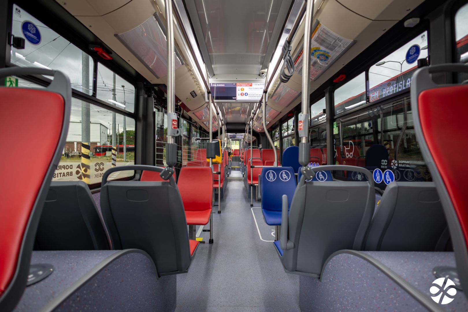 Masívna obnova vozidlového parku pokračuje: Dopravný podnik Bratislava nasadil do premávky osemnásť nových autobusov