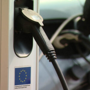 Začala sa realizácia projektu budovania nabíjacej infraštruktúry v Senci