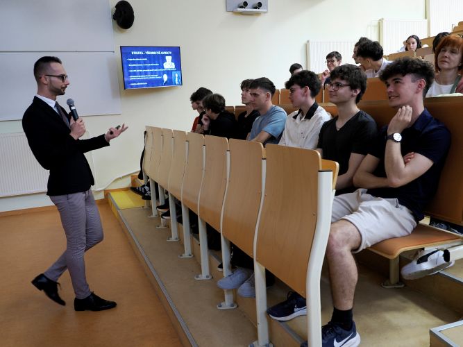 Gymnazisti spoznávali štúdium a život na UPJŠ