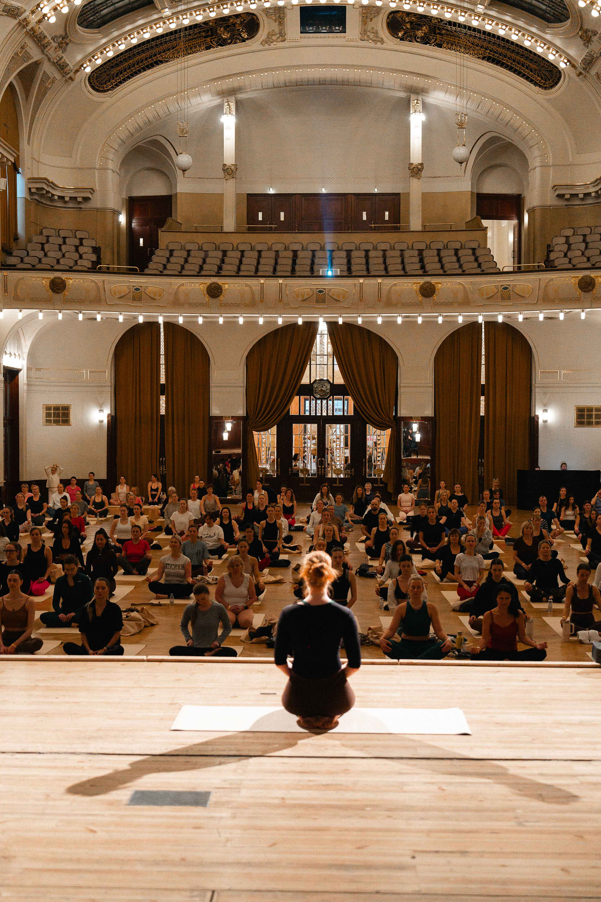New Year’s Flow: Jóga & Beauty festival naplnil Obecní dům
