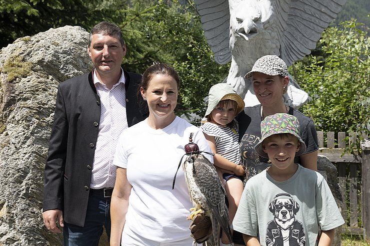 Gelungenes Familienfest im Ötzi-Dorf & Greifvogelpark Umhausen
