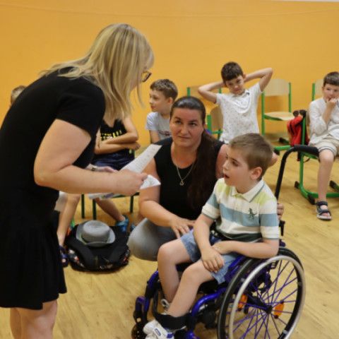 Školákom dnes začínajú prázdniny