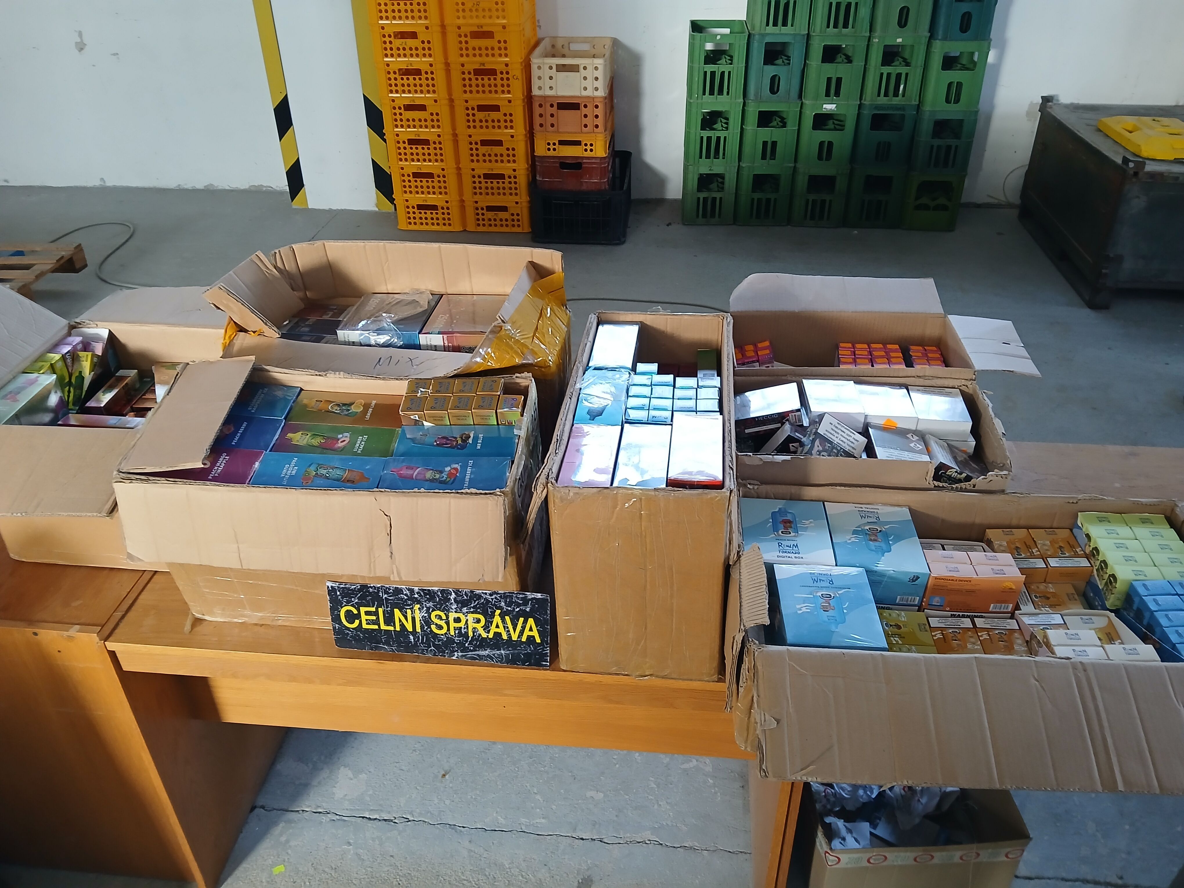 Tisícovku balení neznačených náplní do cigaret odhalili jihočeští celníci