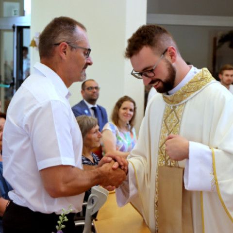 Novokňaz Jakub Jurkovič slávil v Senici primičnú svätú omšu