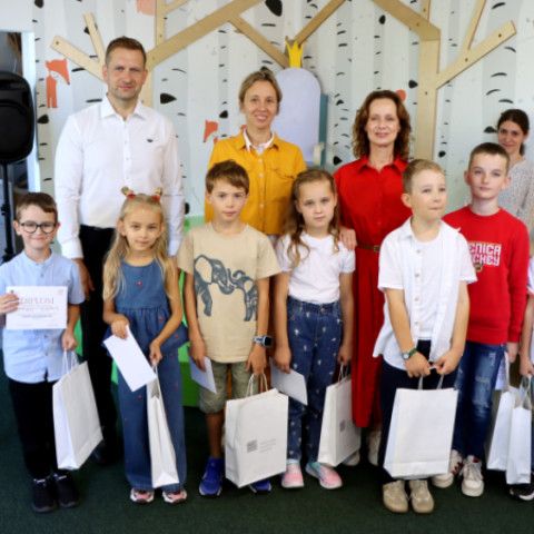 Dobšinského rozprávka Myšacia bundička ožila v 152 detských obrázkoch