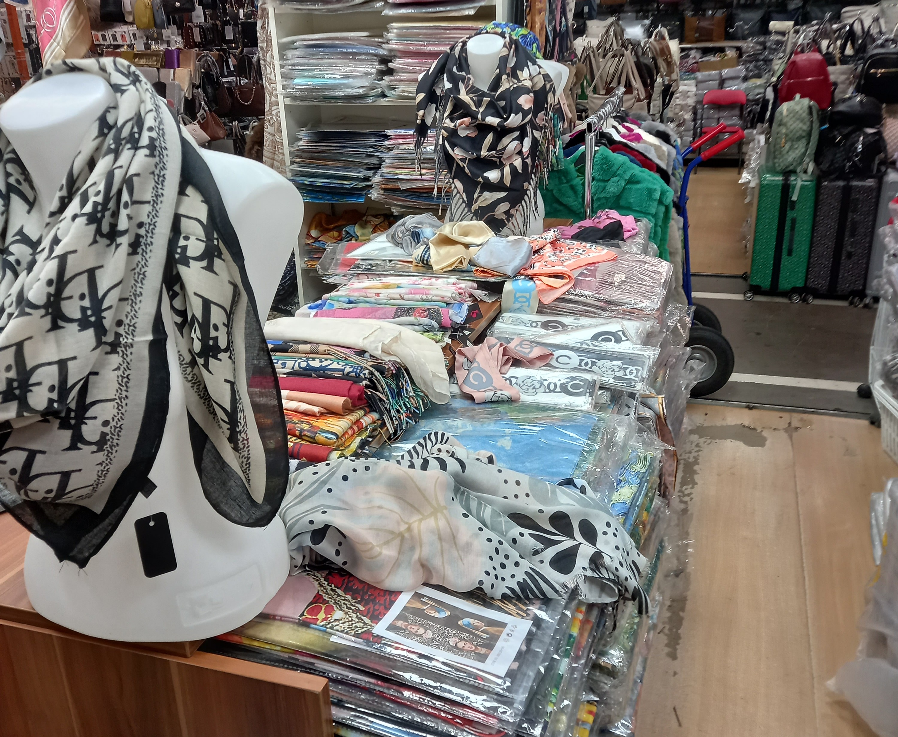 Pražským celníkům se podařilo v závěru uplynulého týdne odhalit zboží podezřelé z porušování práv duševního vlastnictví v hodnotě přes 45 milionů korun