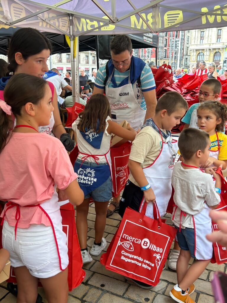 Mercabilbao impulsa la alimentación saludable entre las y los más pequeños con Gastrotxiki en la Aste Nagusia