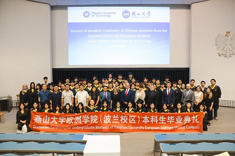 Studenci z Yanshan University odebrali dyplomy!