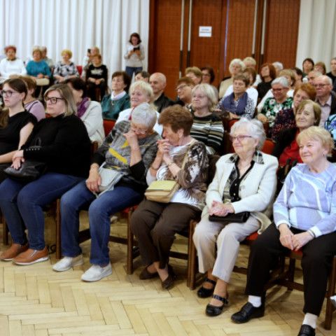Babička roka 2026: Senický dom kultúry tlieskal pätnástim úžasným dámam!