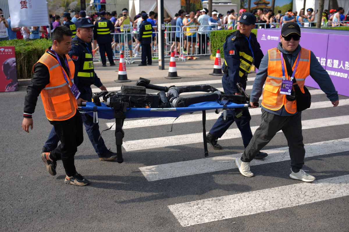 Pred rokom padali vo veľkom a boli pomalé. Roboty prekonali ľudí a stanovili nový svetový rekord v polmaratóne