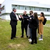 Slovinský veľvyslanec Stanislav Raščan navštívil PU, na znak priateľstva zasadil lipu
