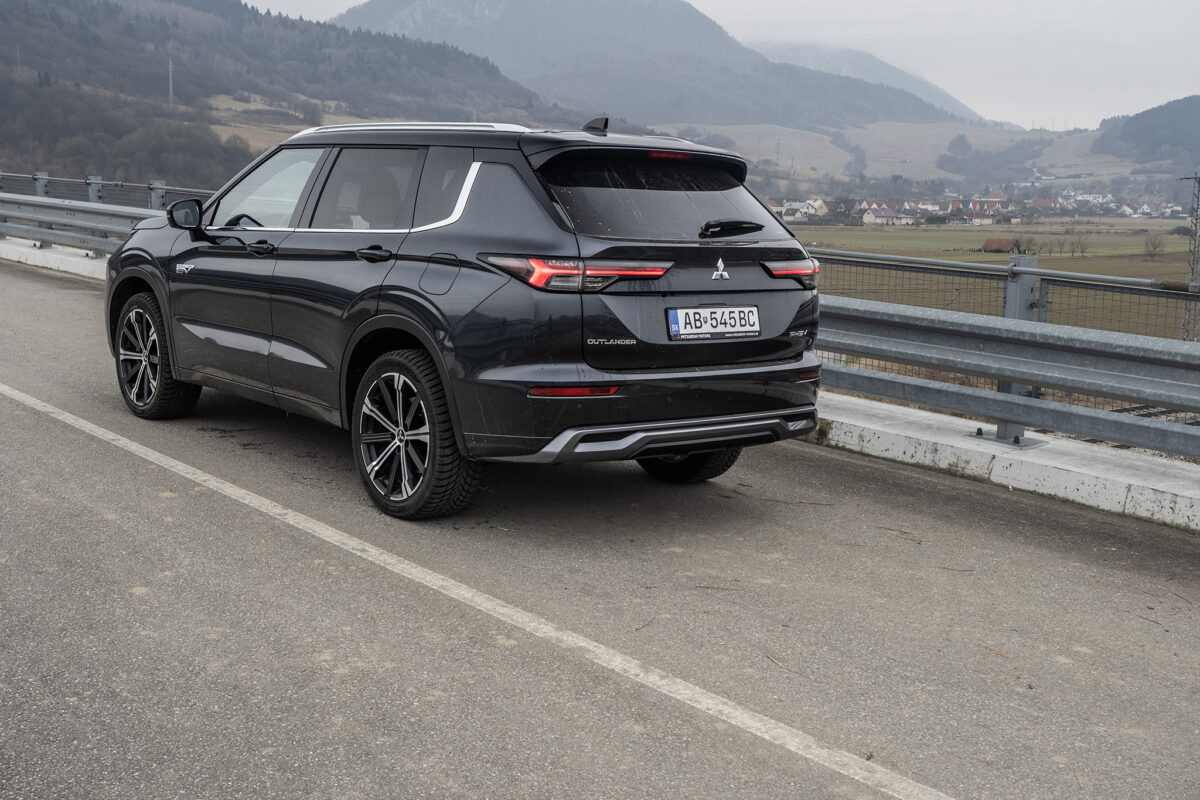 Mitsubishi Outlander PHEV: Skutočných 80 km na elektrinu a luxus, ktorý prekvapí