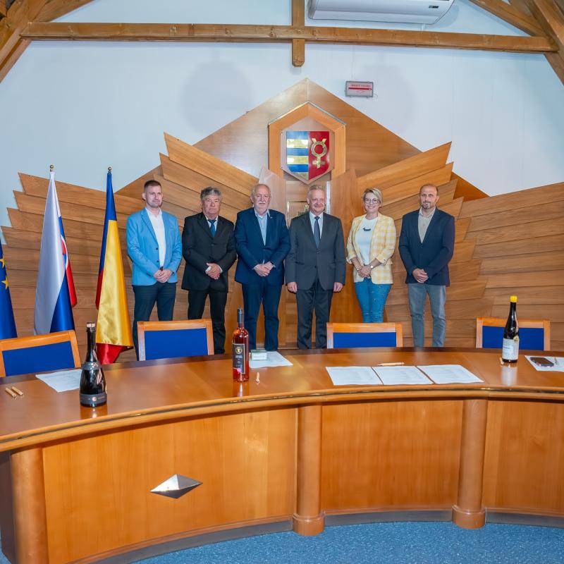Mesto podpísalo zmluvy s vinárstvami ocenenými titulom „Víno mesta Dunajská Streda 2026“