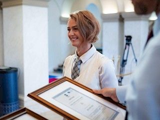 Úrad vlády SR úspešne obhájil certifikát STN ISO 37001:2026