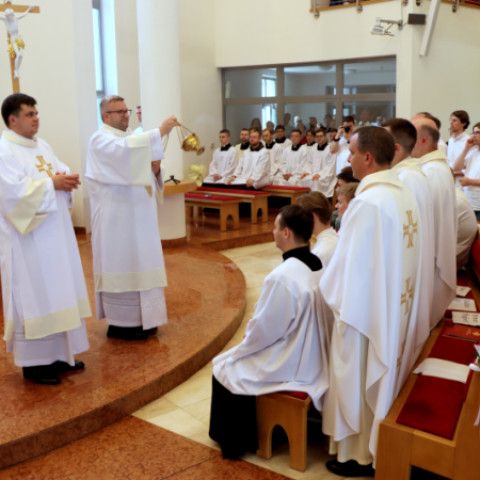 Novokňaz Jakub Jurkovič slávil v Senici primičnú svätú omšu