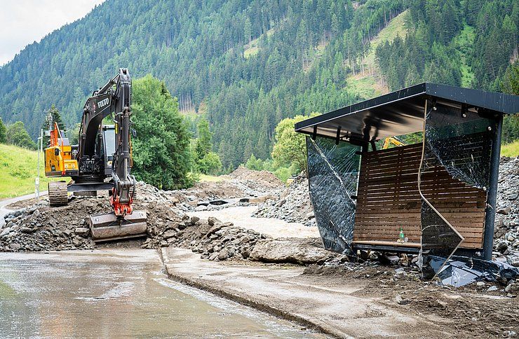 Die gesamte Nacht durchgearbeitet: Aufräumarbeiten im Pitztal dauern weiter an
