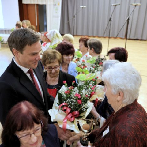 Babička roka 2026: Senický dom kultúry tlieskal pätnástim úžasným dámam!