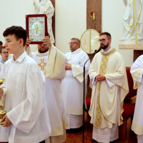 Novokňaz Jakub Jurkovič slávil v Senici primičnú svätú omšu
