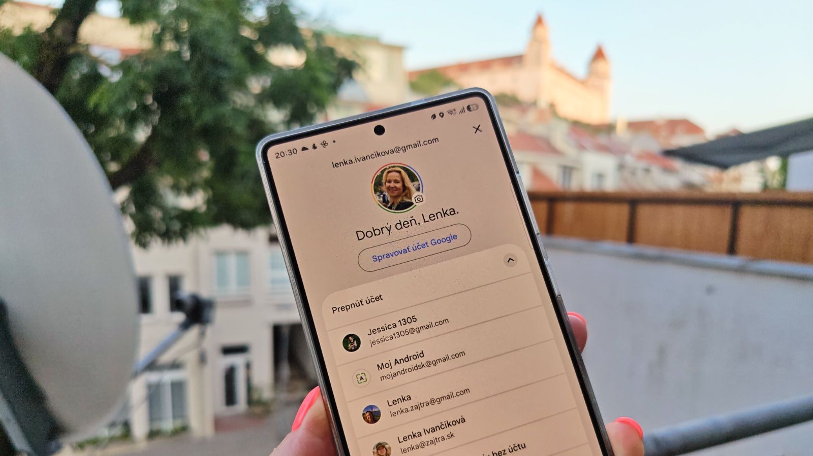 Ako rýchlo prepínať medzi viacerými Google účtami? Toto gesto pozná málokto
