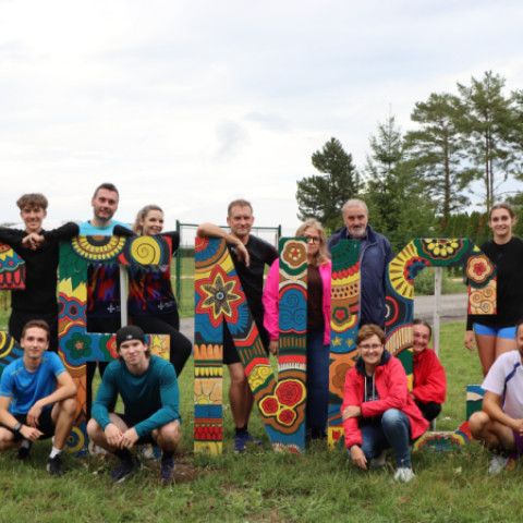 Behať by chceli, ale nemôžu. Seničania napriek dažďu bežali za tri deti